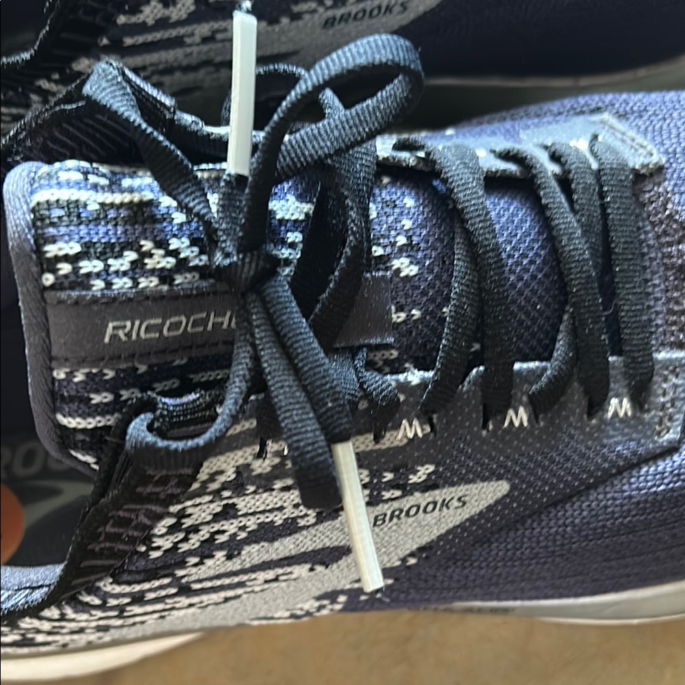 Brooks - Picture 2 of 8